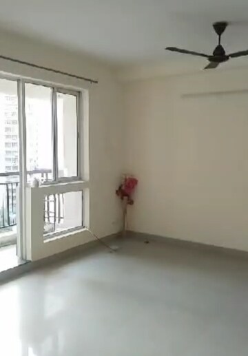 Room in 3 BHK Apartment at Jaypee Greens Kosmos, Sector 134 – for Rent