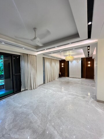 Room in 4 BHK Builder Floor at Sector 27 – for Sale