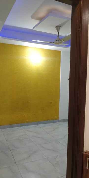 Room in 2 BHK Builder Floor at Gyan Khand – for Rent