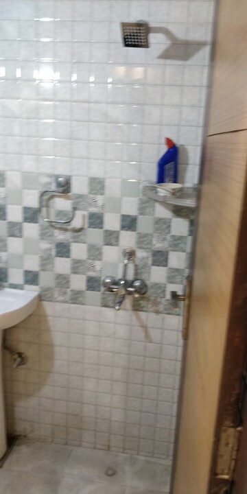 Bathroom in 2 BHK Builder Floor at Gyan Khand – for Rent