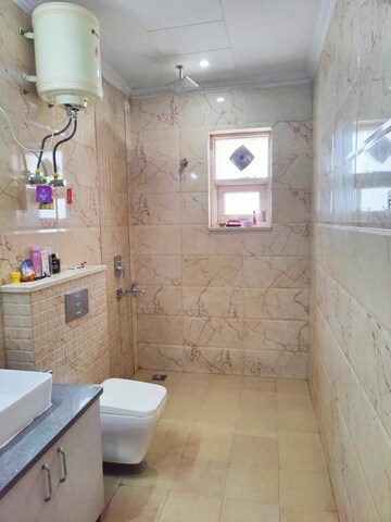 Bathroom in 1 BHK Builder Floor at Sector 47 – for Rent