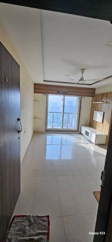 Room in 2 BHK Apartment at Siddhi Highland Haven, Balkum Pada – for Rent