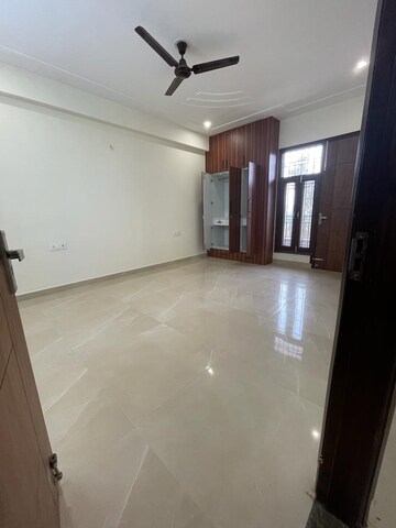Room in 1 BHK Builder Floor at Sector 51 – for Rent