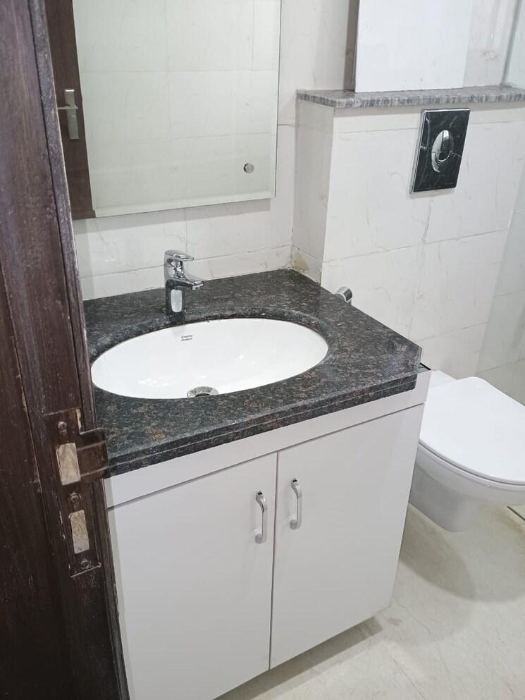 Bathroom, bptp-amstoria 3 Bedroom 2320 Sq.Ft. Builder Floor In Sector 102 Gurgaon 8196894