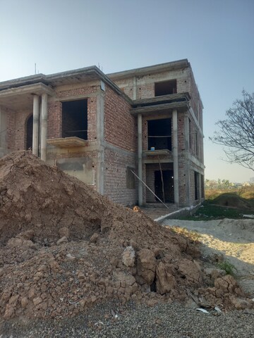  Plot For Sale in Sector 105
