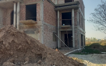Plot For Sale in Sector 105