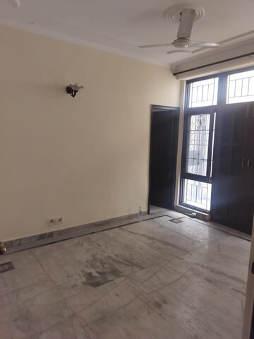 Room in 3.5 BHK Builder Floor at SS Mayfield Gardens, Sector 51 – for Rent