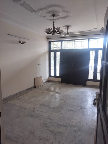 Room in 3.5 BHK Builder Floor at SS Mayfield Gardens, Sector 51 – for Rent