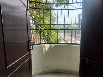 Balcony in 3.5 BHK Builder Floor at SS Mayfield Gardens, Sector 51 – for Rent