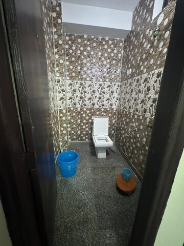 Bathroom in 1 BHK Builder Floor at Sector 38 – for Rent