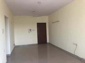 Room in 2 BHK Apartment at Raheja Tipco Heights, Malad East – for Rent