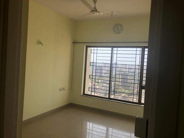 Room in 2 BHK Apartment at Raheja Tipco Heights, Malad East – for Rent