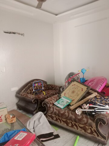 Living Room in 2.5 BHK Builder Floor at Sector 17 – for Rent