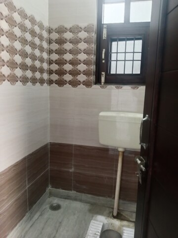 Bathroom in 2.5 BHK Builder Floor at Sector 17 – for Rent