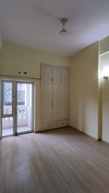 Room in 3 BHK Apartment at Moti Nagar – for Sale