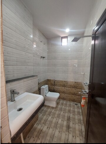 Bathroom in 1 BHK Apartment at Sarita Vihar – for Rent