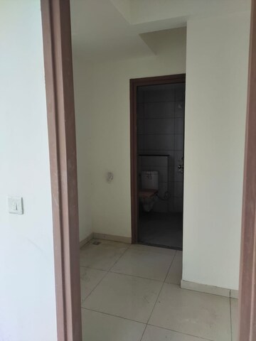 Room in 3 BHK Villa at Godrej Golf Links Crest, Sector 27 Yamuna Expressway – for Sale