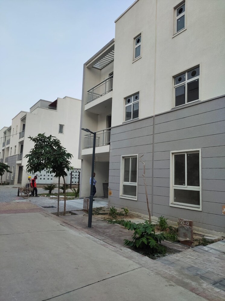 Exterior View, godrej-golf-links-crest 3 Bedroom 2800 Sq.Ft. Villa In Sector 27 Yamuna Expressway Greater Noida 8197229