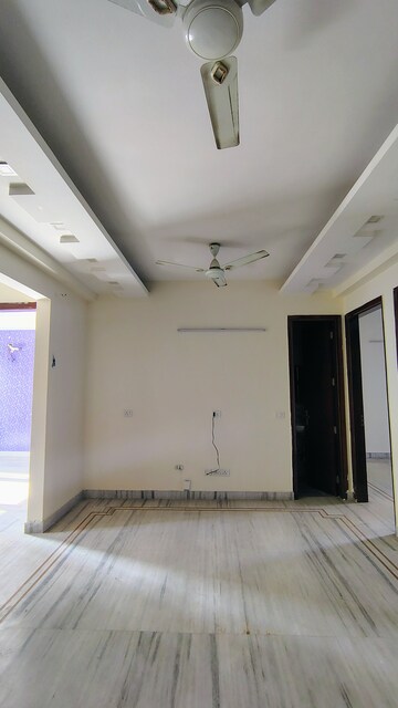 Room in 3.5 BHK Builder Floor at RWA Residential Society Sector 46, Sector 46 – for Rent