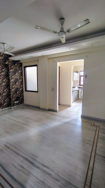 Room in 3.5 BHK Builder Floor at RWA Residential Society Sector 46, Sector 46 – for Rent