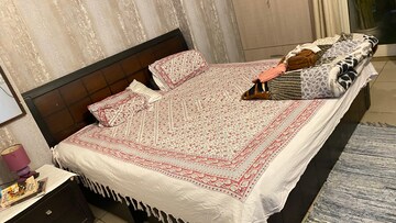 Bedroom in 2.5 BHK Apartment at Sector 1 Greater Noida – for Rent
