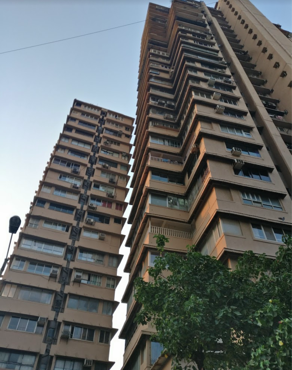 2 BHK Apartment For Sale in Lands End