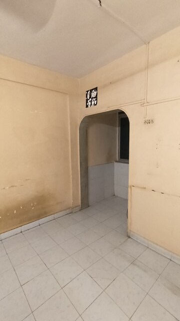 Room in 1 BHK Apartment at Dak Sangathan CHS, Malad East – for Rent