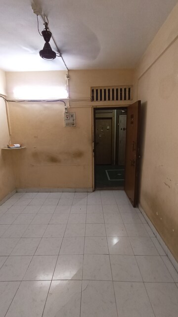 Room in 1 BHK Apartment at Dak Sangathan CHS, Malad East – for Rent