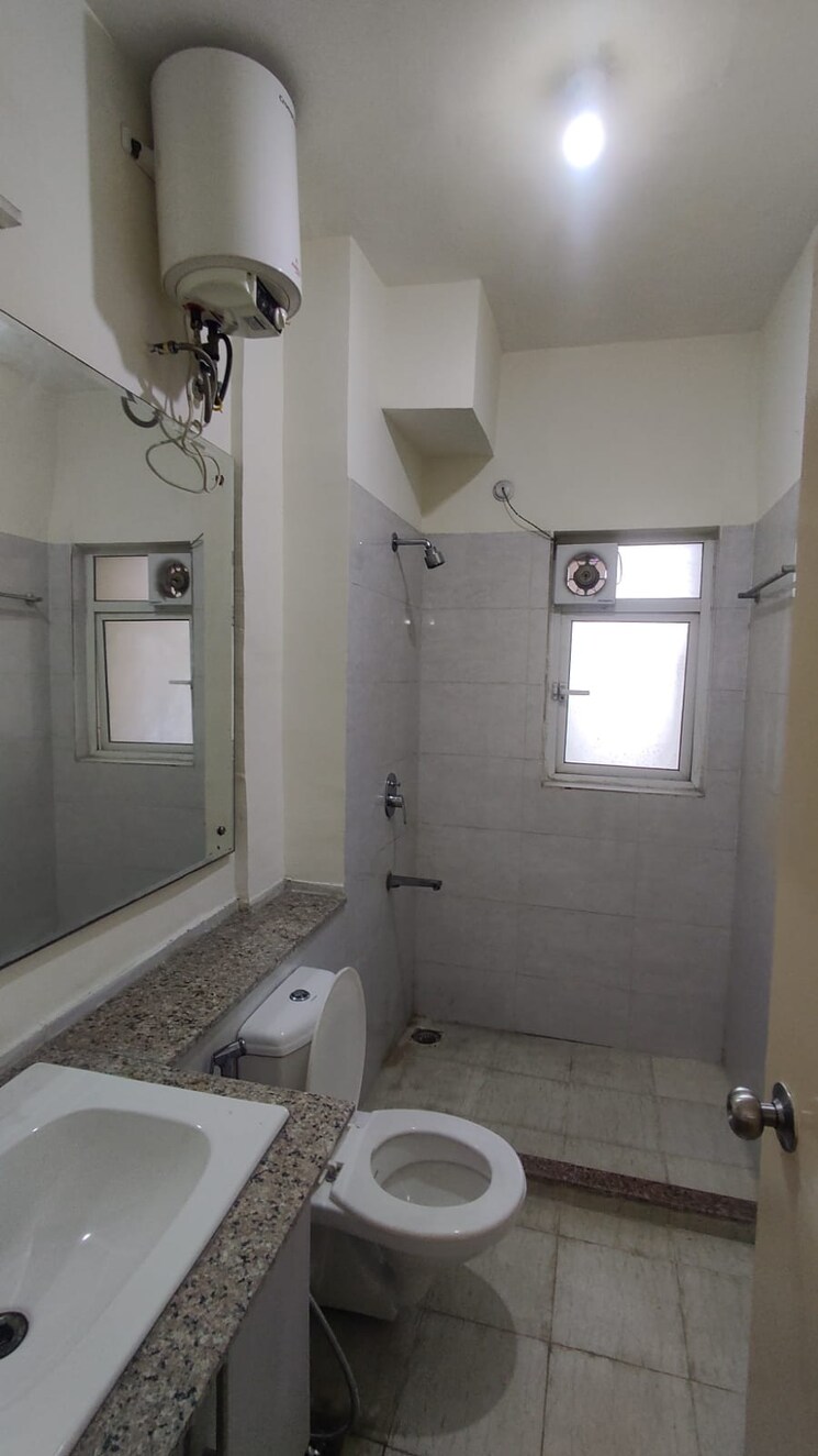 Bathroom, moti nagar 3 Bedroom 1637 Sq.Ft. Apartment In Moti Nagar Delhi 8197311