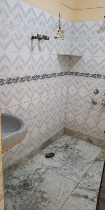 Bathroom in 1 BHK Builder Floor at Shalimar Bagh – for Rent