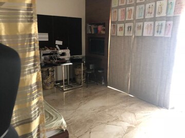 Parking in 3 BHK Apartment at Kandivali East – for Rent