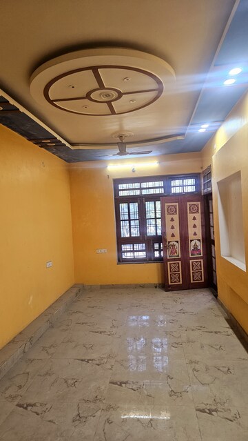 Room in 2 BHK Independent House at Gomti Nagar – for Rent