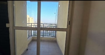 Room in 2 BHK Apartment at Jaypee Greens Kosmos, Sector 134 – for Rent