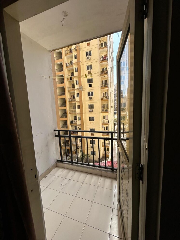 Balcony, chittaranjan park 3 Bedroom 1271 Sq.Ft. Apartment In Chittaranjan Park Delhi 8197526