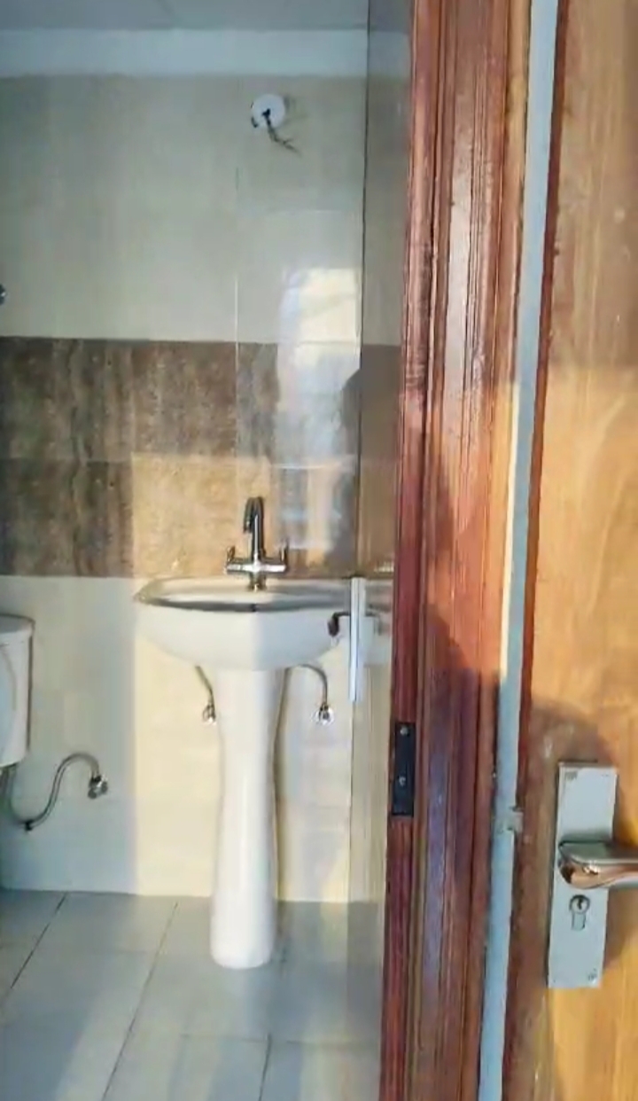 2 BHK Apartment For Sale in Amrapali Golf Homes