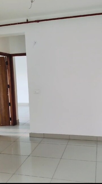 Room in 2 BHK Apartment at Amrapali Golf Homes, Sector 4, Greater Noida – for Sale