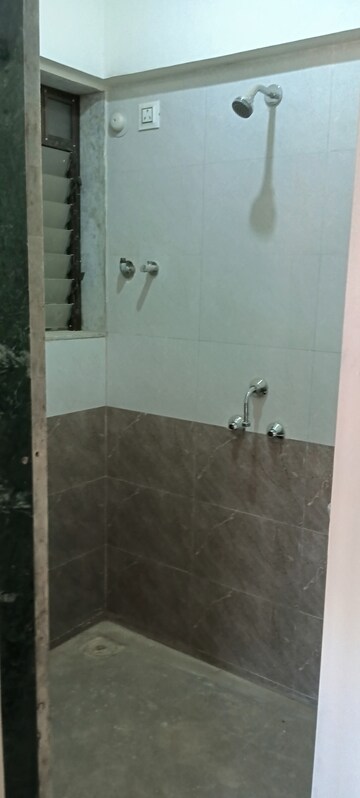 Bathroom in 1 BHK Apartment at Vile Parle East – for Rent