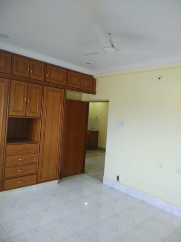 Room in 3 BHK Apartment at Somajiguda – for Rent