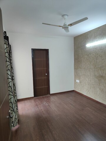 Room in 2 BHK Apartment at Gaur City 2 - 14th Avenue, Sector 16c Greater Noida – for Rent