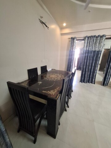 Team Area in 3 BHK Builder Floor at Sunshine Enclave, Vip Road – for Rent