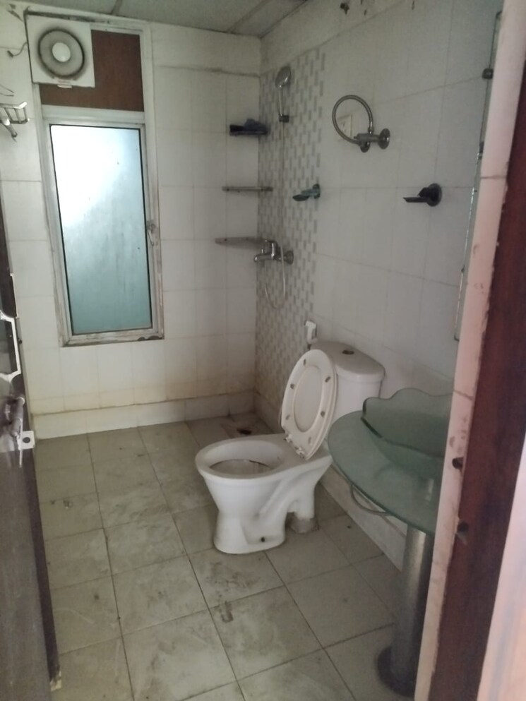 Bathroom, saviour-greenisle 3 Bedroom 1600 Sq.Ft. Apartment In Sain Vihar Ghaziabad 8197683
