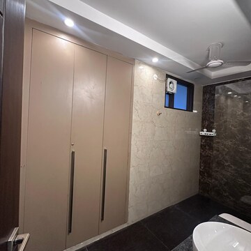 Building Lobby in 3 BHK Builder Floor at Sector 47 – for Rent