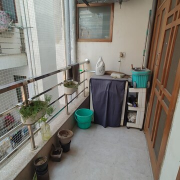 Balcony in 2 BHK Builder Floor at Sector 52 – for Rent