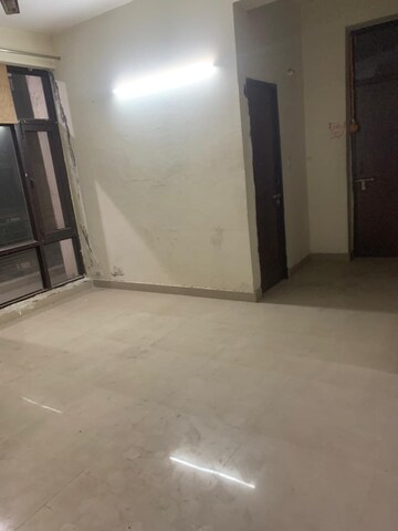Room in 3 BHK Apartment at Vip Road – for Rent