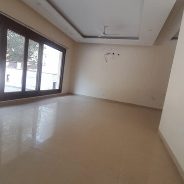Room in 3 BHK Builder Floor at Sector 45 – for Rent