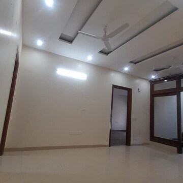 Room in 3 BHK Builder Floor at Sector 45 – for Rent