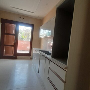 Room in 3 BHK Builder Floor at Sector 45 – for Rent