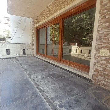 Room in 3 BHK Builder Floor at Sector 45 – for Rent