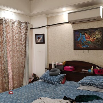 Bedroom in 3 BHK Builder Floor at Sector 57 – for Rent