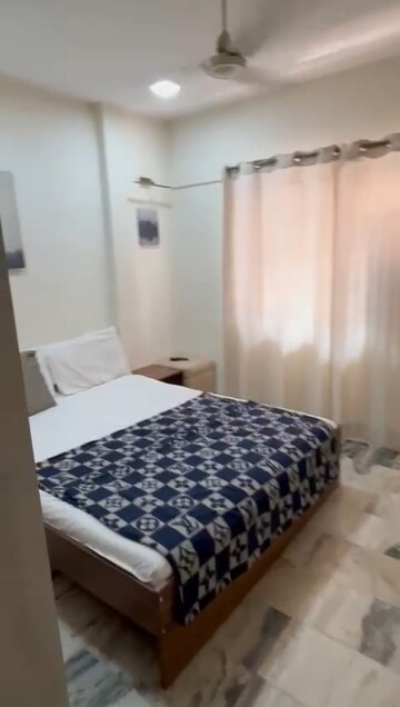 Bedroom in 3 BHK Apartment at Andheri West – for Rent